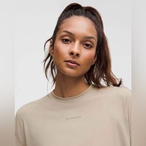 lululemon NWT Cropped long sleeve logo shirt size 4 oak